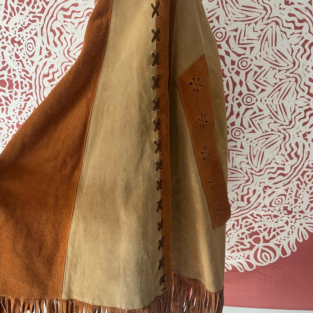 vintage 1960s two-tone brown suede leather fringe poncho by genuine leather - Picture 10 of 14